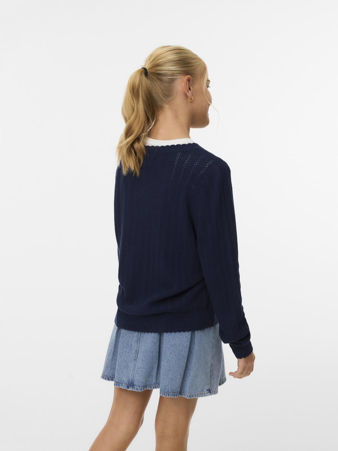 model_shot-back